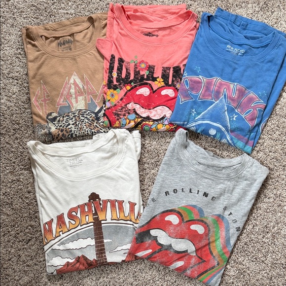 Time and Tru Tops - Women’s Graphic Tee Bundle size XXL